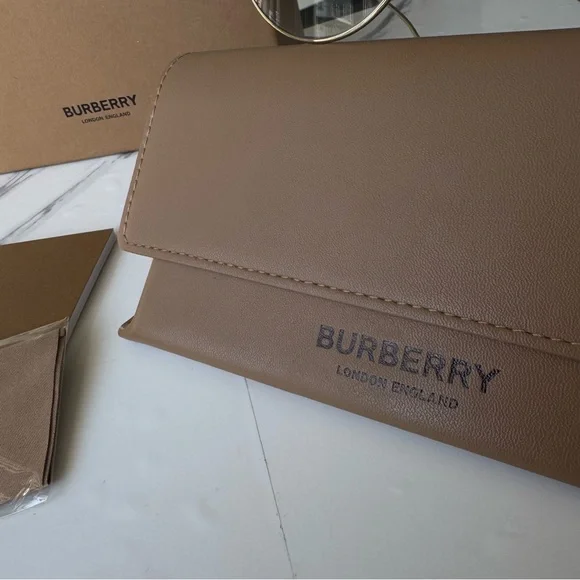 SOLD ✨Burberry Gold Frame Sunglasses Round with Gray Blue Gradient Lenses - Picture 8 of 11